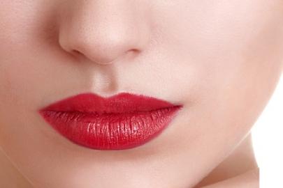 Bitkisel içerikli kozmetikler ciltte leke yapar mı?