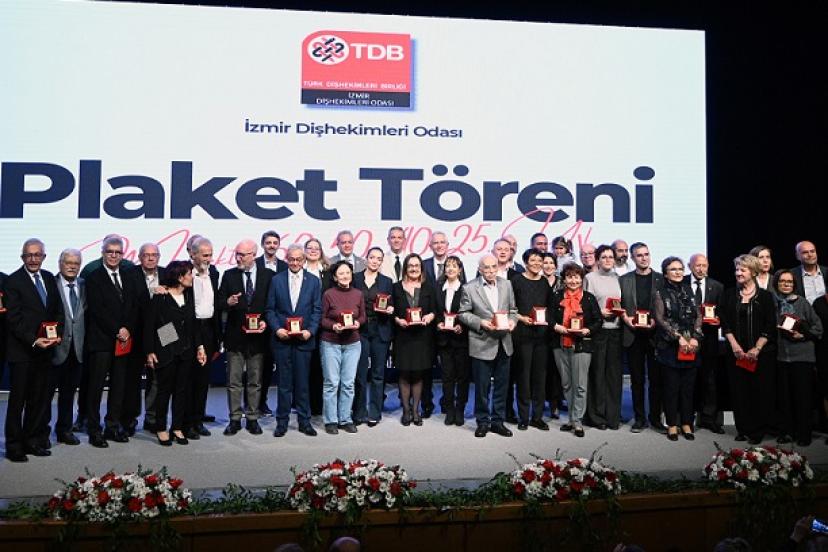 Diş hekimlerine "Teşekkür Plaketi"