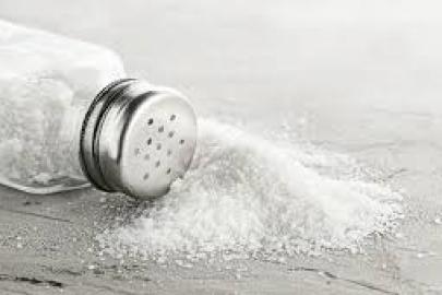 Günlük tuzu 1 gram azaltmak inme riskini düşürüyor!