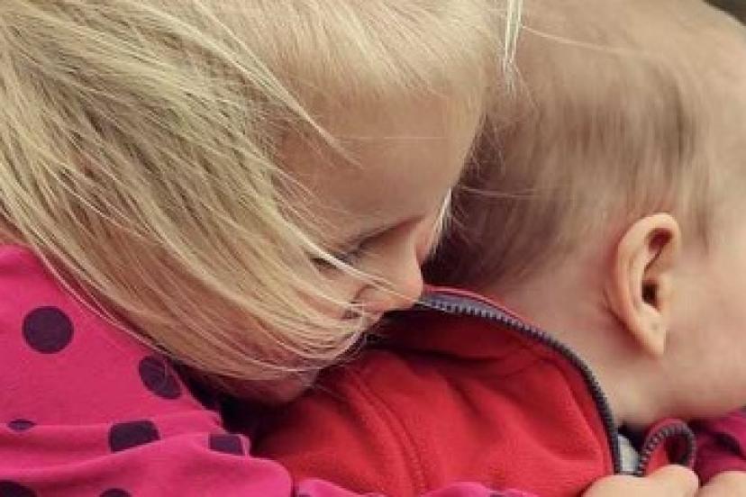 Kardeş kıskançlığı yönetmek ebeveynin elinde!